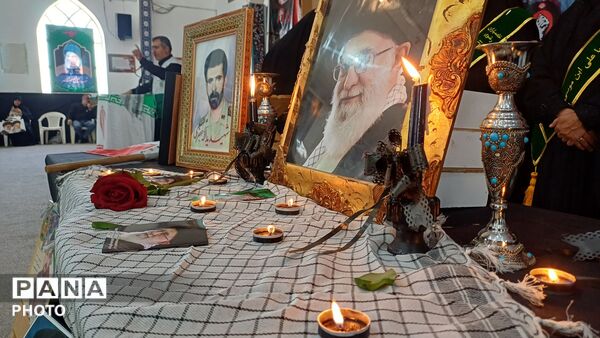 همایش دانش‌آموزان و بانوان خرم آبادی در سوگ رهبر شهید 