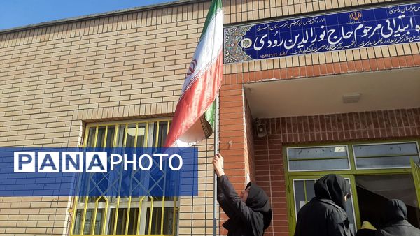 گرامیداشت ۱۲ بهمن در دبیرستان نماز و نیایش