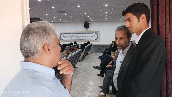 جلسه انجمن اولیا دبیرستان رئیس‌زاده خلیل‌آباد