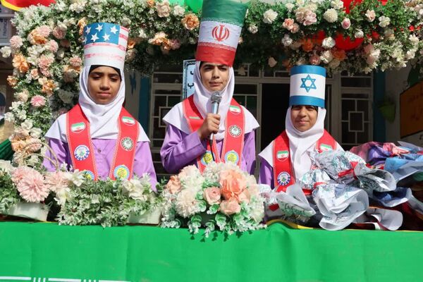 زنگ انقلاب در مدارس رودبار جنوب به صدا درآمد 