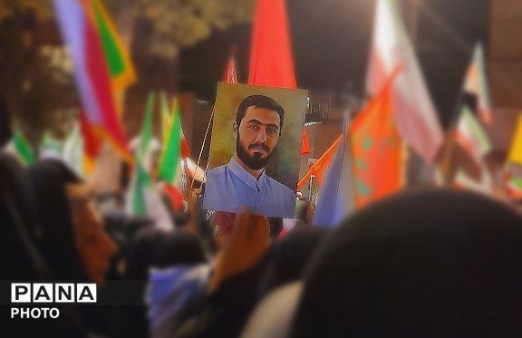 اهتزار پرچم عزاداری در سرخس در شب شهادت  امام جعفر صادق(ع)