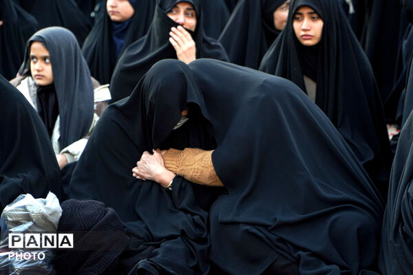 سوگ و حزن اعلام شهادت رهبر معظم انقلاب در حرم مطهر رضوی-۲