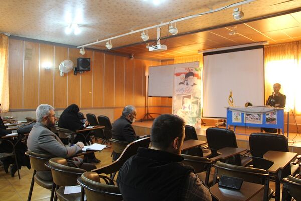 برگزاری برنامه روشنگری به مناسبت دهه بصیرت 