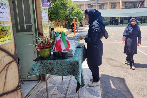 کاغذ مهربانی در دبیرستان دخترانه گراشی