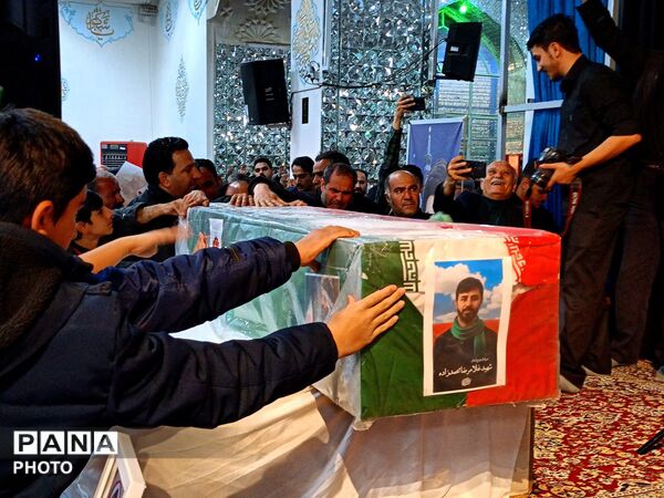 مراسم وداع با پیکر مطهر سردار شهید غلامرضا محمد زاده