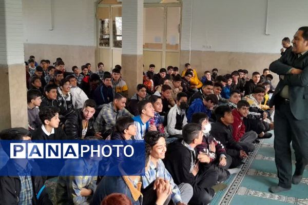 آغاز مسیر آگاهانه انتخاب رشته در مدرسه شهید فتوحی رباط‌کریم