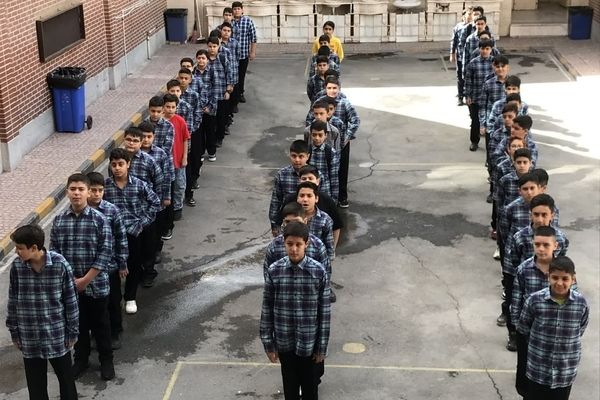 آغاز سال تحصیلی در مدرسه شهدای مدافع حرم با حضور مسئولان، جشن و کلاس توجیهی