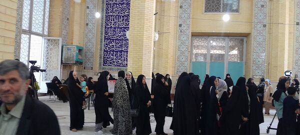 حضور پرشور مردم کرج در پای صندوق‌های رای