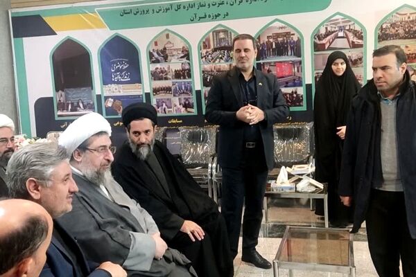 بازدید نماینده ولی فقیه در استان آذربایجان شرقی از نمایشگاه قرآن و عترت