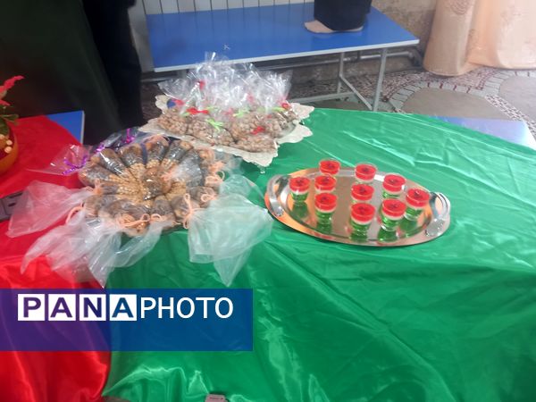جشنواره میوه آرایی در مدرسه شهید غلامی خلیل آباد 