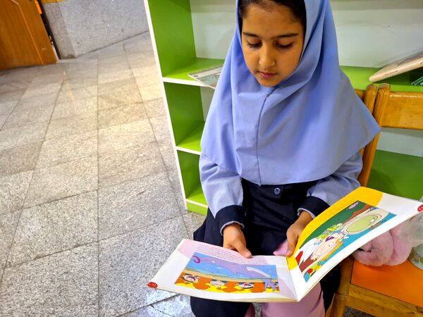 اندر احوالات هفته کتابخوانی در دبستان آرمینه مصلی نژاد 