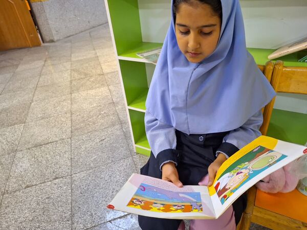 اندر احوالات هفته کتابخوانی در دبستان آرمینه مصلی نژاد 