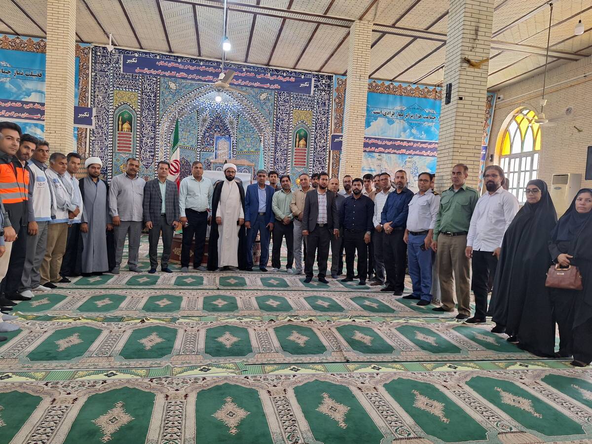برپایی میز خدمت ادارات شهرستان حاجی آباد در نماز جمعه به‌مناسبت هفته دولت