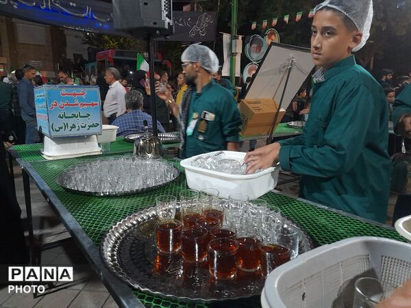  خدمت رسانی چایخانه حضرت زهرا 