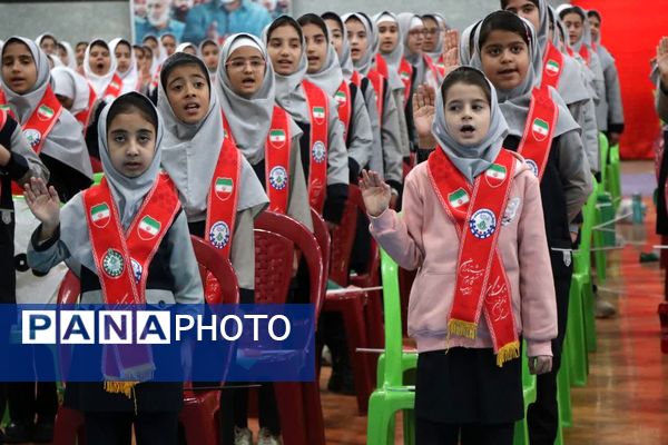  همایش «یاوران انقلاب، پیشتازان مقاومت» در دلیجان همزمان با آغاز دهه فجر