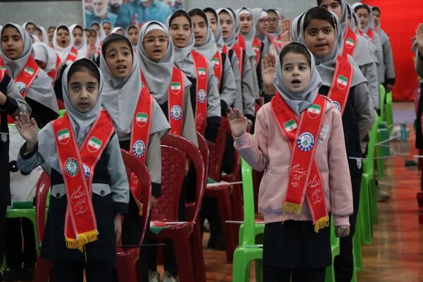  همایش «یاوران انقلاب، پیشتازان مقاومت» در دلیجان همزمان با آغاز دهه فجر