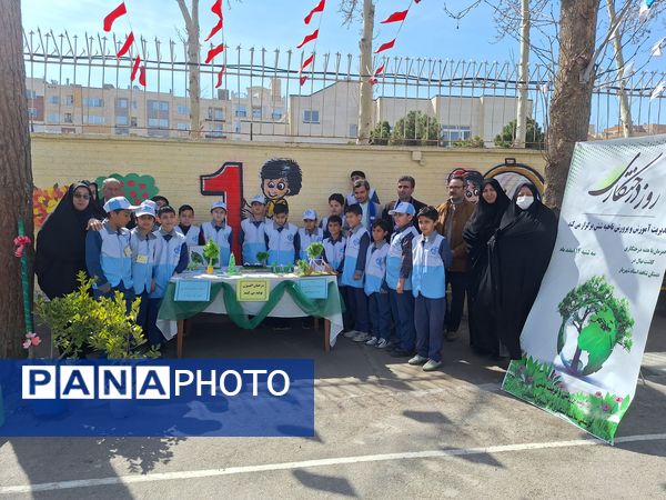 مراسم روز درختکاری در دبستان استاد شهریار 