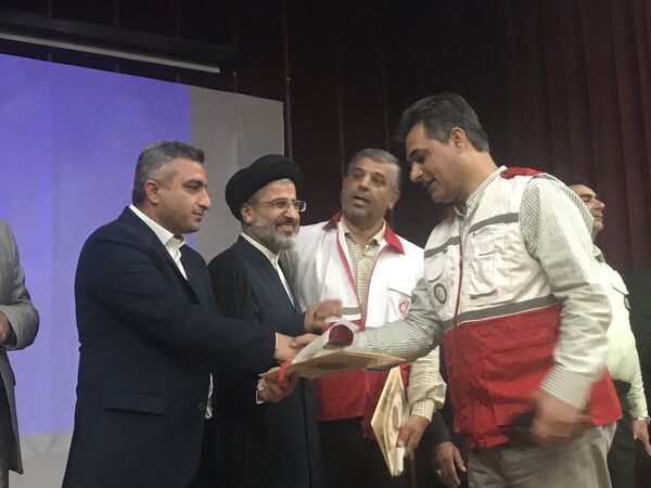 همایش تجلیل از مدیران و کارکنان نمونه شهرستان محمودآباد 