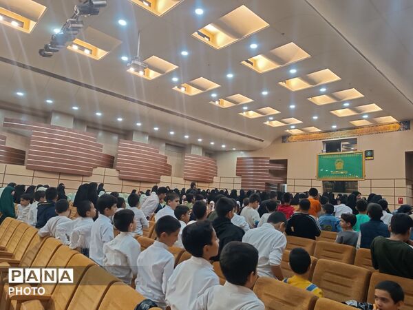 فرشتگان‌زمینی در محفل ملکوتی قرآن و نماز