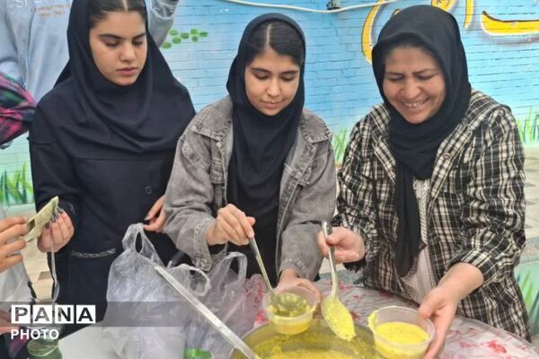 برگزاری بازارچه غذا و صنایع‌دستی در دبیرستان ستارگان۲