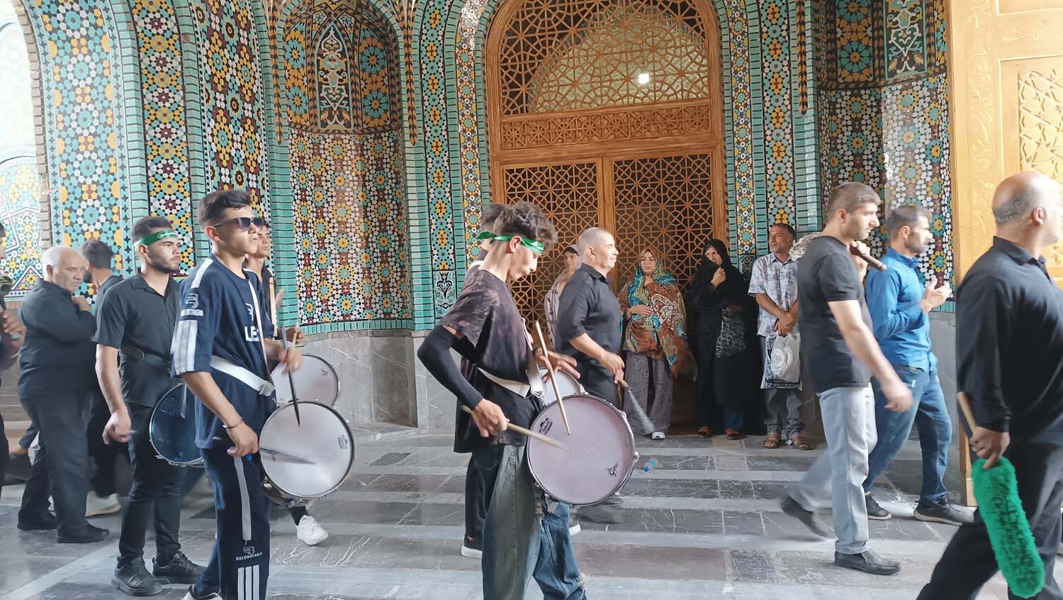 عزاداری زائران حرم حضرت معصومه(س) در روز اربعین