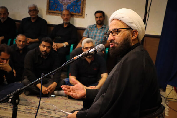 مراسم عزاداری ظهر شهادت امام رضا(ع) در مدرسه رویش کاشان
