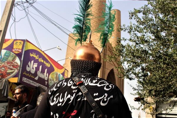 حضور پرشور کودکان قمی در دسته‌های عزاداری روز تاسوعا 