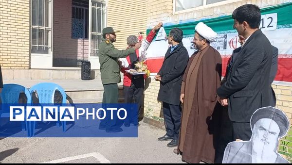 طنین زنگ انقلاب در مدرسه حضرت زهرا(س) نیر