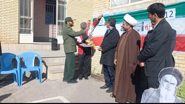 طنین زنگ انقلاب در مدرسه حضرت زهرا(س) نیر