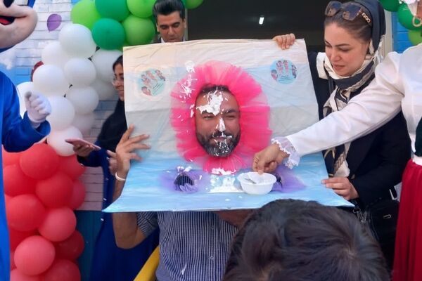 جشن شکوفه ها در دبستان دکتر شهریاری ناحیه ۶