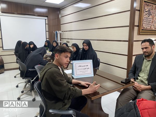 دومین جلسه مشورتی شورای دانش‌آموزی شهرستان با حضور مدیر آموزش و پرورش باخرز
