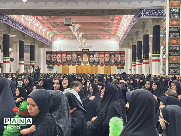 آیین شیرخوارگان حسینی با حضور همسران شهدا در قم