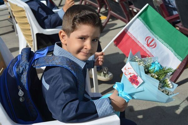 برگزاری جشن شکوفه‌های کلاس اولی دربهارستان‌دو