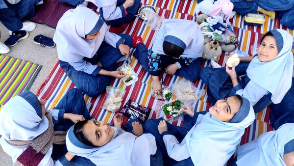 روز جهانی کودک و تخم مرغ در مدرسه شاهد خیر سجادی 