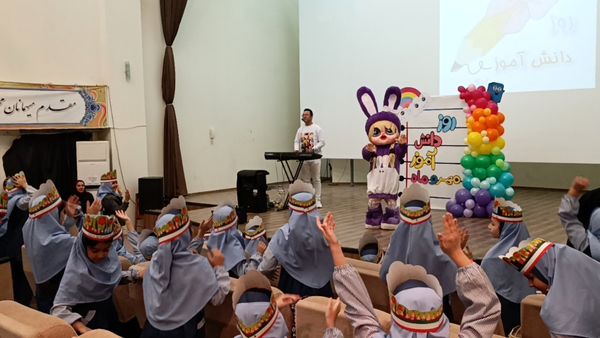 برگزاری جشن روز دانش آموز در مدرسه مهر و ماه آشخانه  