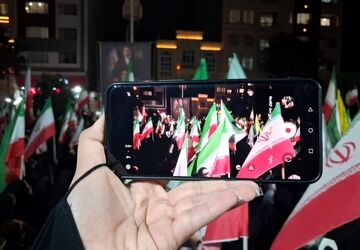لحظه هایی میان ایمان و همدلی