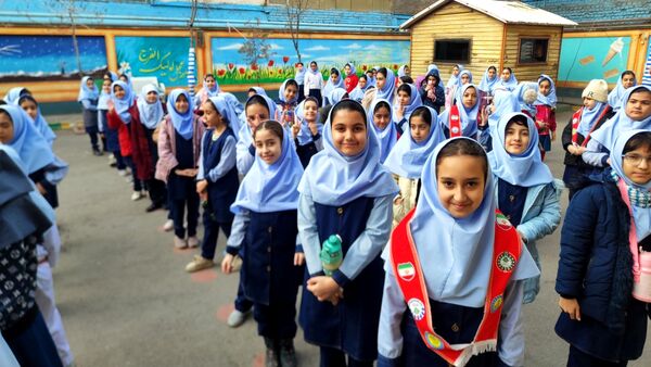 آیین نواختن زنگ چهل و هفتمین سالروز پیروزی انقلاب اسلامی در دبستان دخترانه فرهنگیان ۲