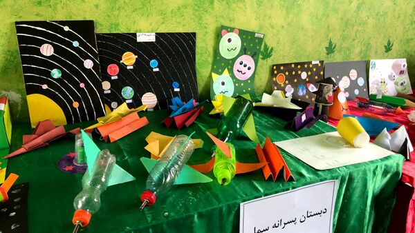 نمایشگاه آثار هفته جهانی فضا در حاجی‌آباد