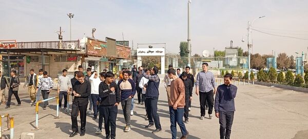 اعزام تیم اردویی دانش‌آموزان برگزیده نمونه دولتی معلم ساوجبلاغ به حرم مطهر حضرت معصومه (س) در قم 