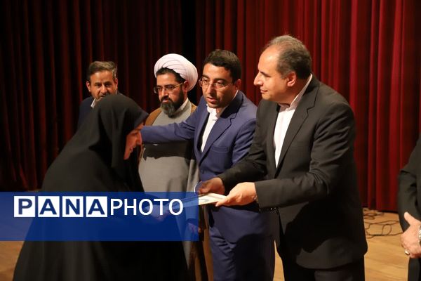 آیین نکوداشت منتخبین مرحله استانی چهل و سومین دوره مسابقات فرهنگی و هنری فردا