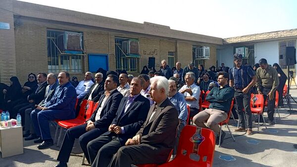 آیین کلنگ‌زنی مدرسه زنده‌یاد حاج محمد آجیلی در کاشان