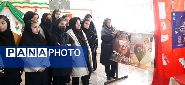 نمایشگاه انقلاب در مدرسه حضرت خدیجه(س) شیروان 