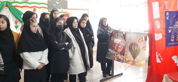 نمایشگاه انقلاب در مدرسه حضرت خدیجه(س) شیروان 