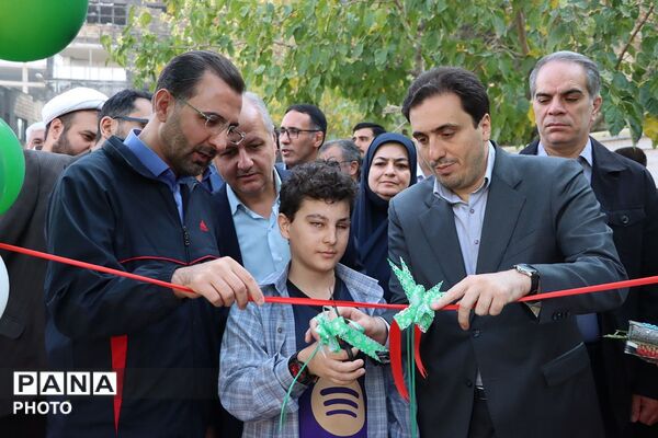 گرامیداشت هفته تربیت بدنی و افتتاح زمین چمن مصنوعی دبیرستان البرز