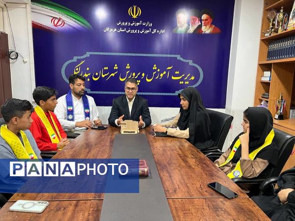 مراسم تجلیل از دانش‌آموز خبرنگاران بندرلنگه