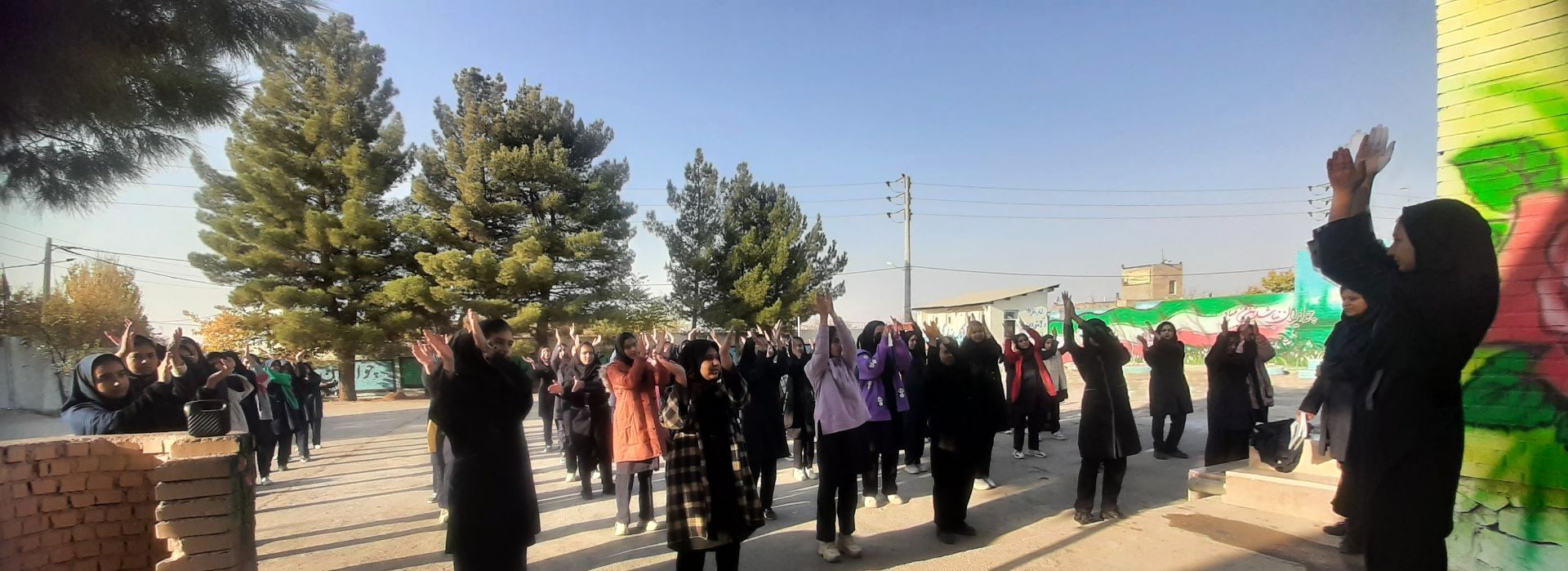 صبحگاه دبیرستان دخترانه دوره اول پروین اعتصامی  روستای انداد