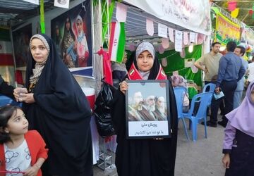 دانش‌آموزان و فرهنگیان زرقان در مسیر ولایت