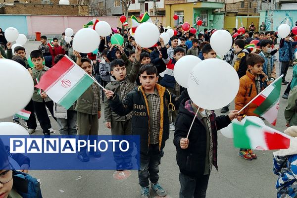 جشن پیروزی انقلاب اسلامی در مدارس رباط‌کریم