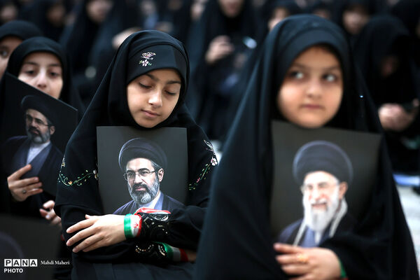 برگزاری همایش بزرگ جمع‌خوانی دانش‌آموزان با اجرای سرود و نوحه حماسی «باید برخاست» -2