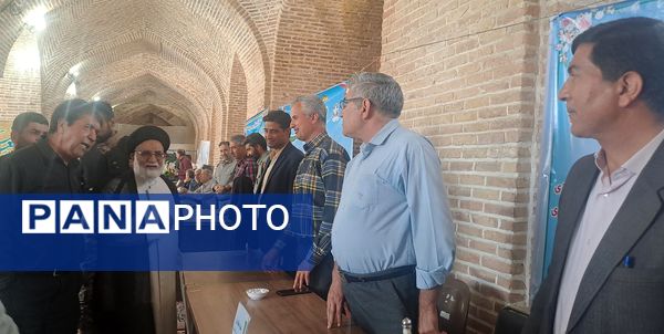 میز خدمت اداره‌های شهرستان نیشابور در جمعه خشم و نصر 